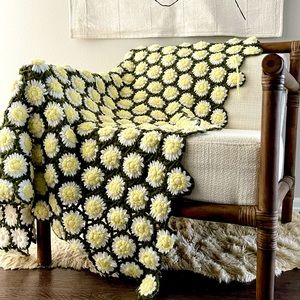Vintage daisy crochet Afghan blanket